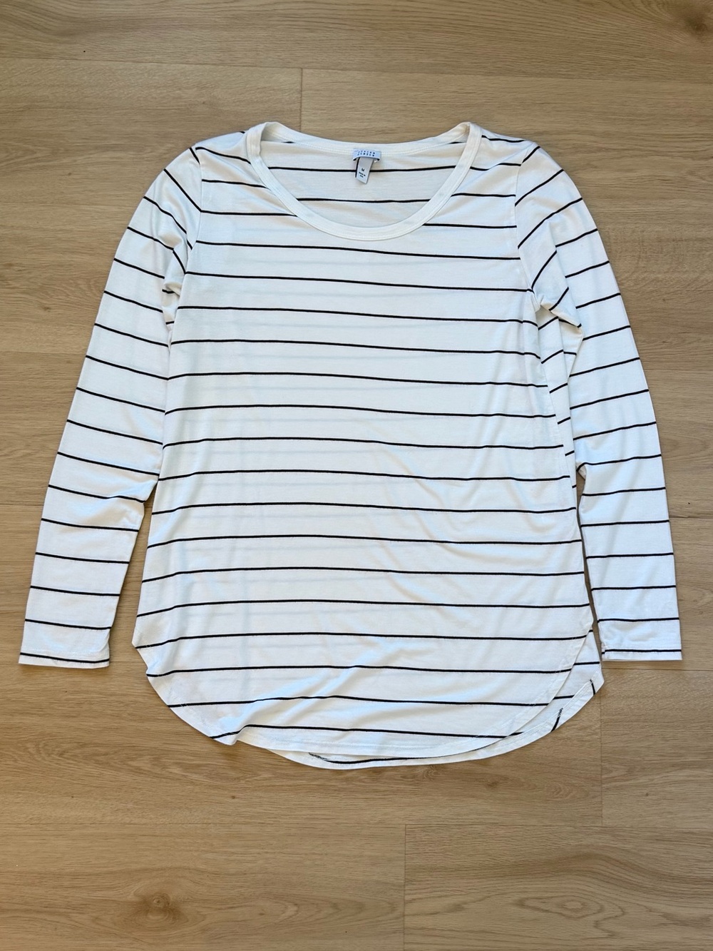 Crewneck Long-Sleeve Striped Top in White and Black
